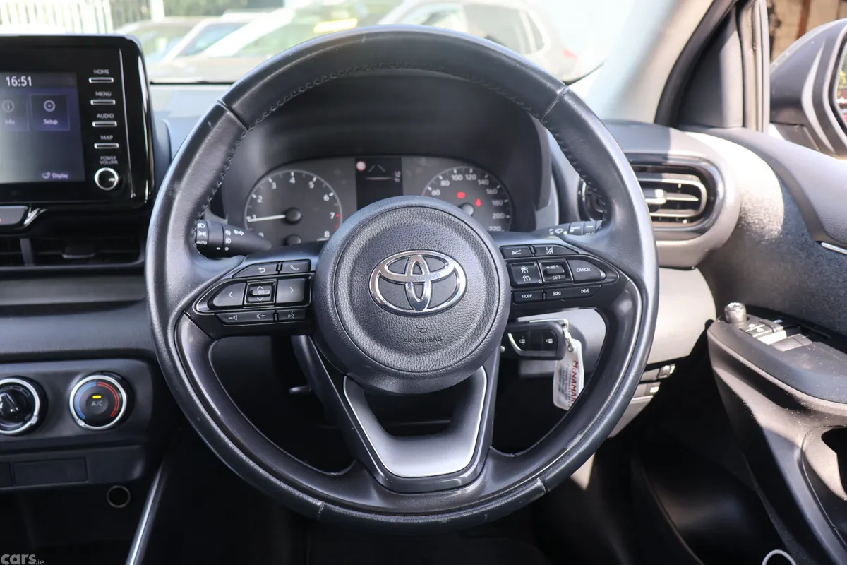 Toyota Yaris Hatchback, Petrol, 2021, Green