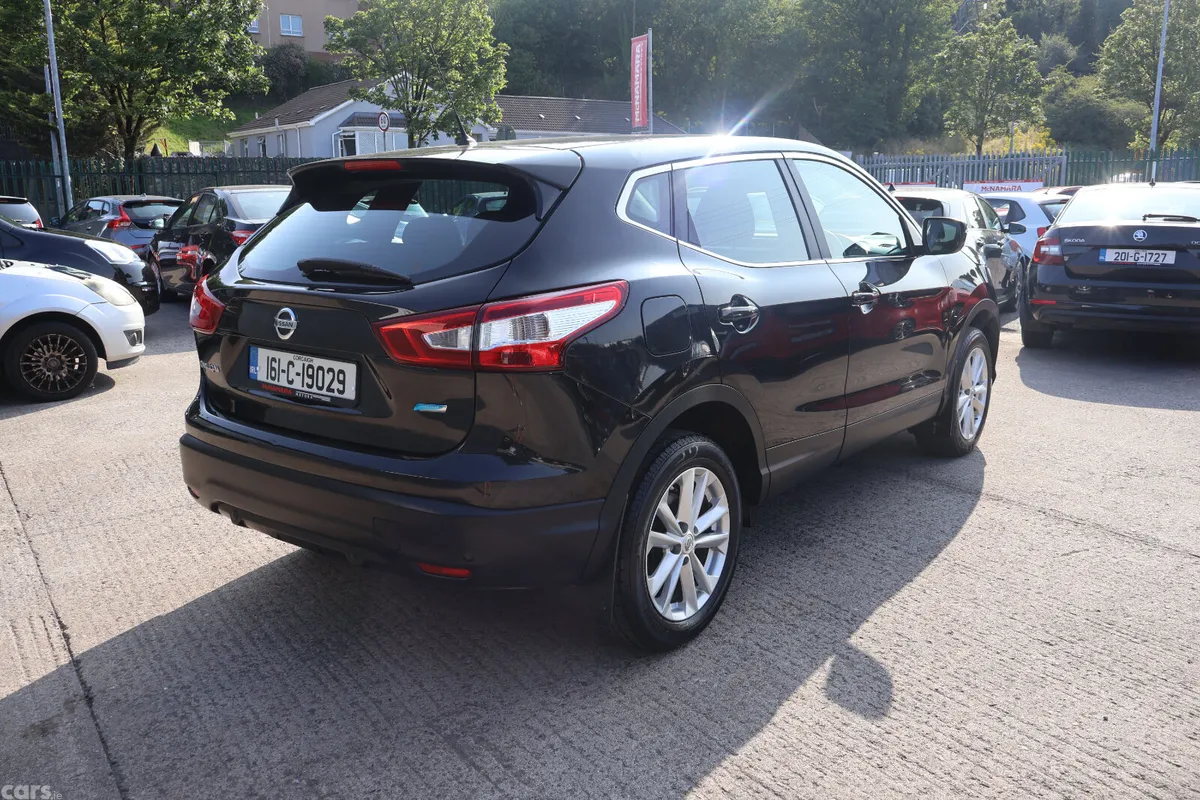 Nissan Qashqai Hatchback, Diesel, 2016, Black