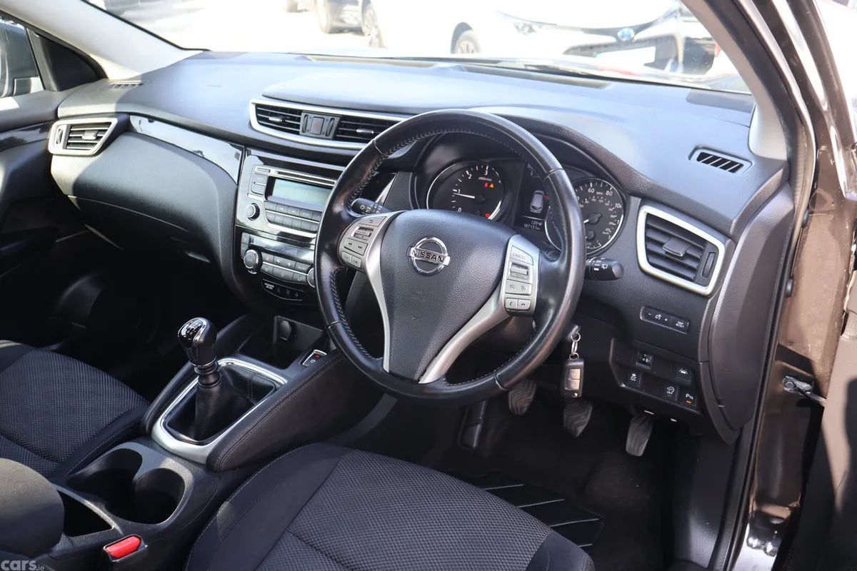 Nissan Qashqai Hatchback, Diesel, 2016, Black
