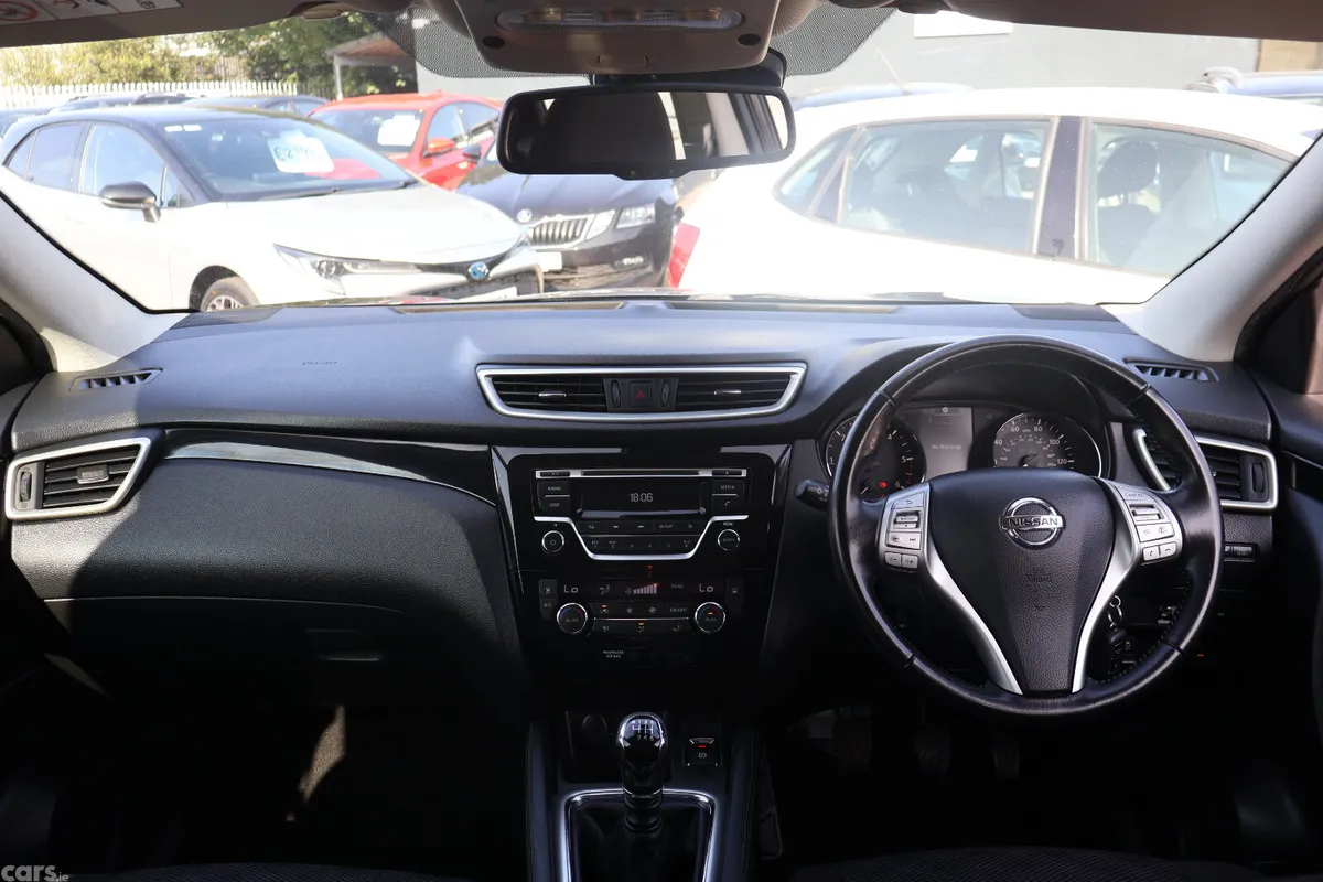 Nissan Qashqai Hatchback, Diesel, 2016, Black