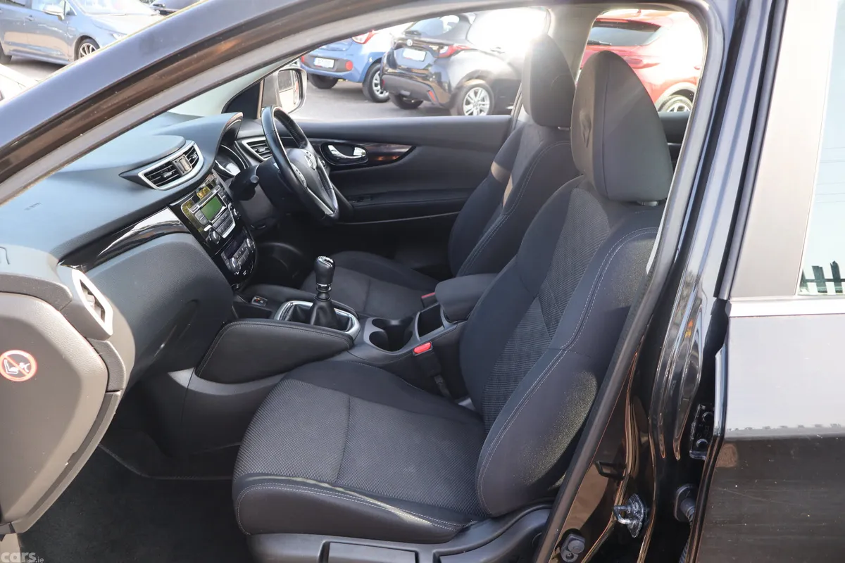 Nissan Qashqai Hatchback, Diesel, 2016, Black
