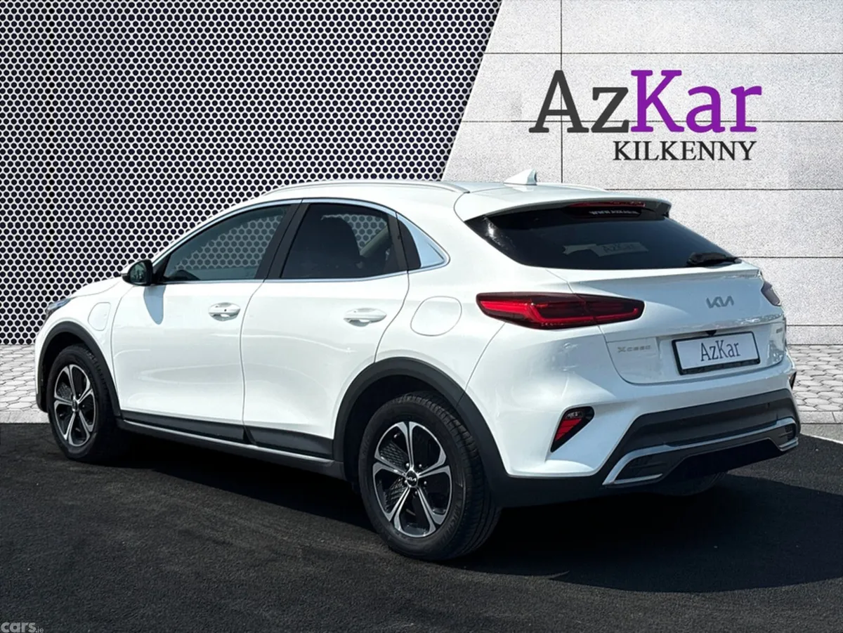 Kia XCeed Hatchback, Petrol Plug-in Hybrid, 2023, White