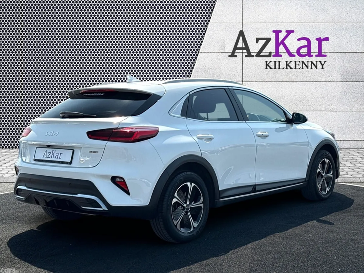 Kia XCeed Hatchback, Petrol Plug-in Hybrid, 2023, White