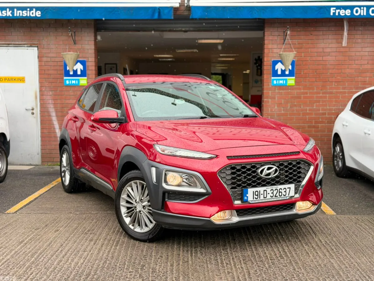 Hyundai KONA MPV, Petrol, 2019, Red