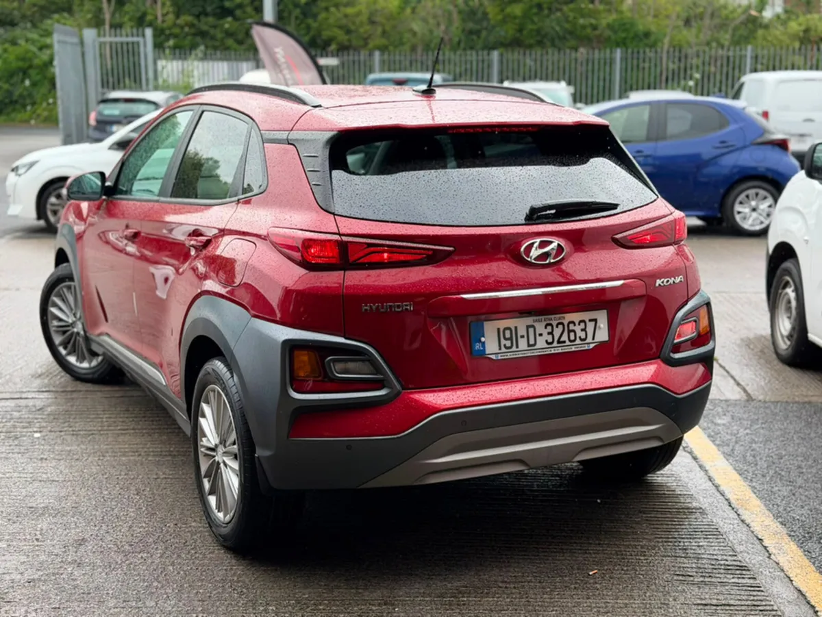 Hyundai KONA MPV, Petrol, 2019, Red