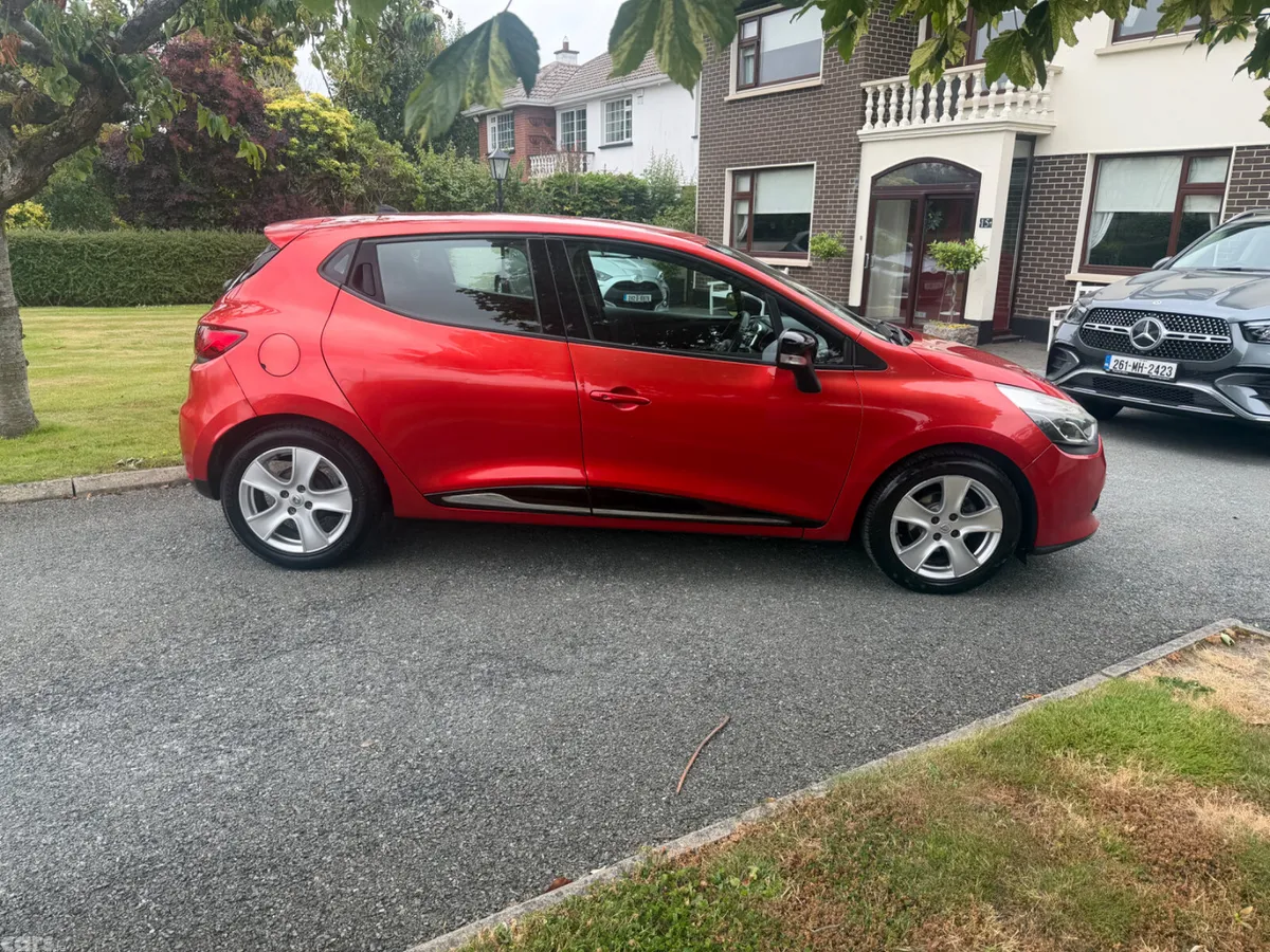 Renault Clio Hatchback, Petrol, 2014, Red