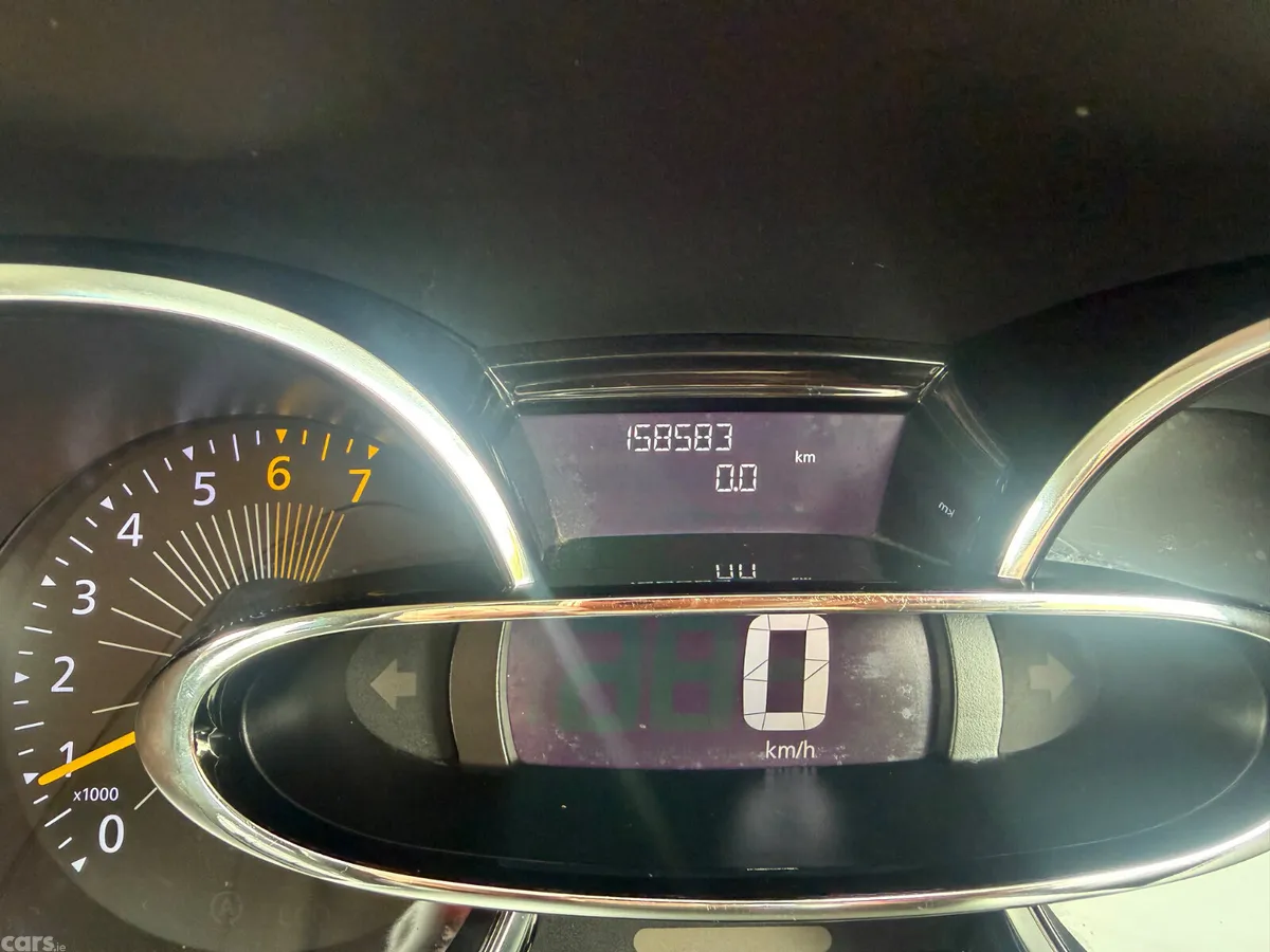 Renault Clio Hatchback, Petrol, 2014, Red