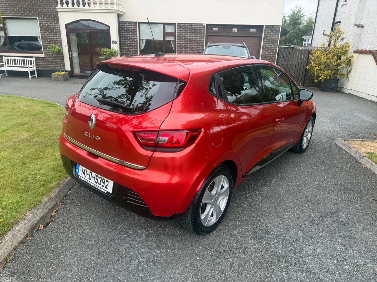 Renault Clio Hatchback, Petrol, 2014, Red