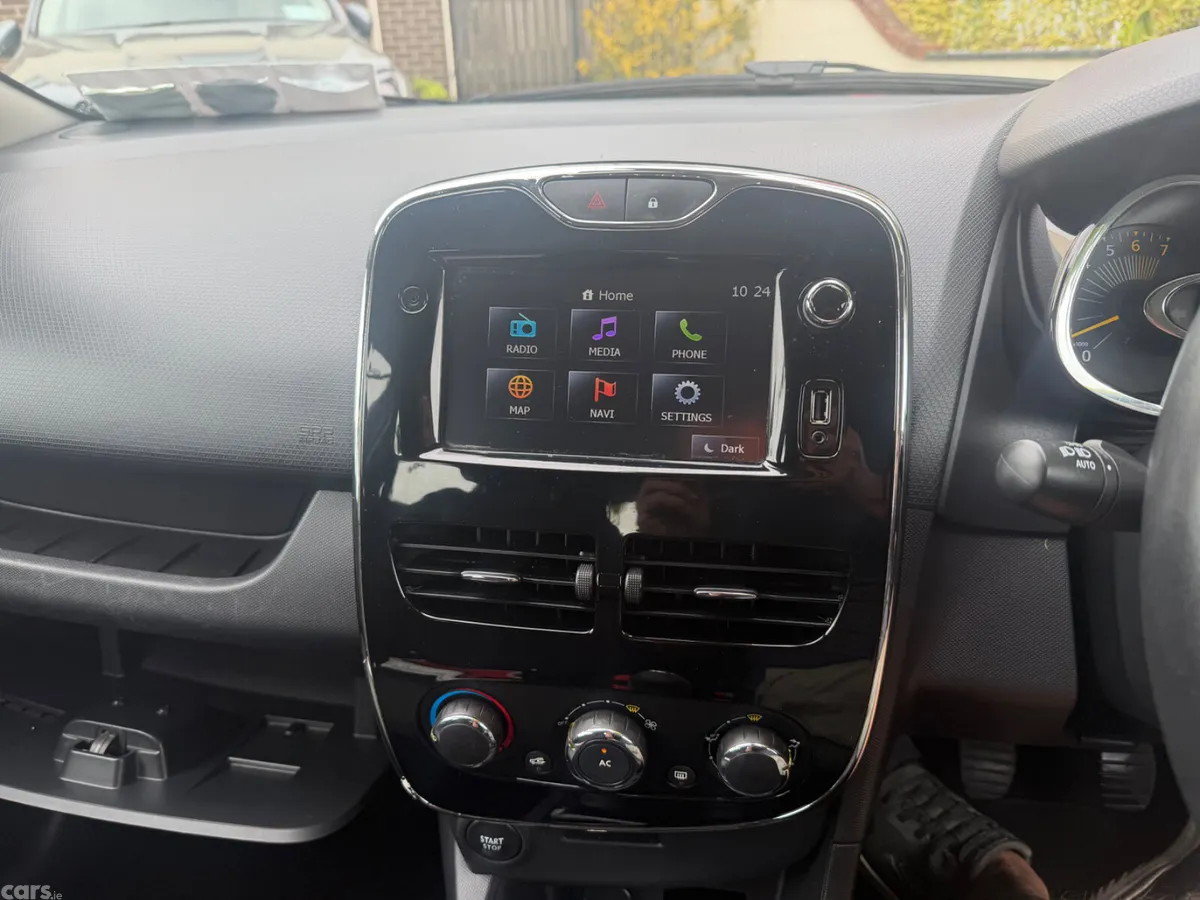 Renault Clio Hatchback, Petrol, 2014, Red