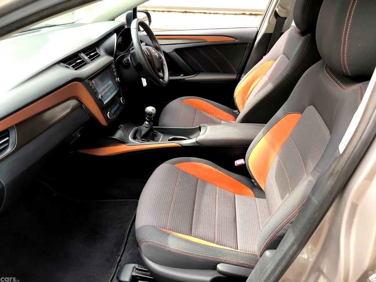 Toyota Avensis Saloon, Diesel, 2018, Brown
