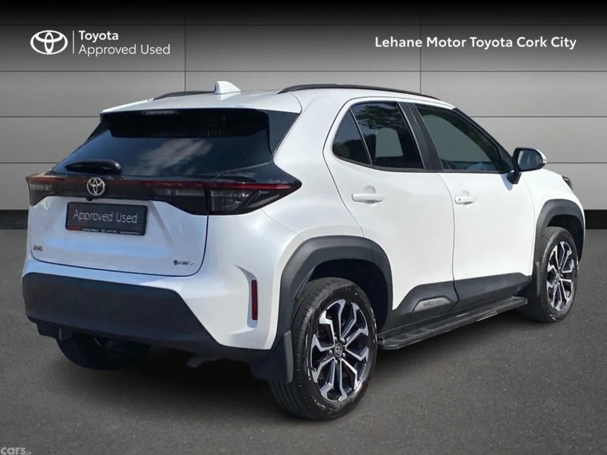 Toyota Yaris Cross Hatchback, Petrol Hybrid, 2024, White