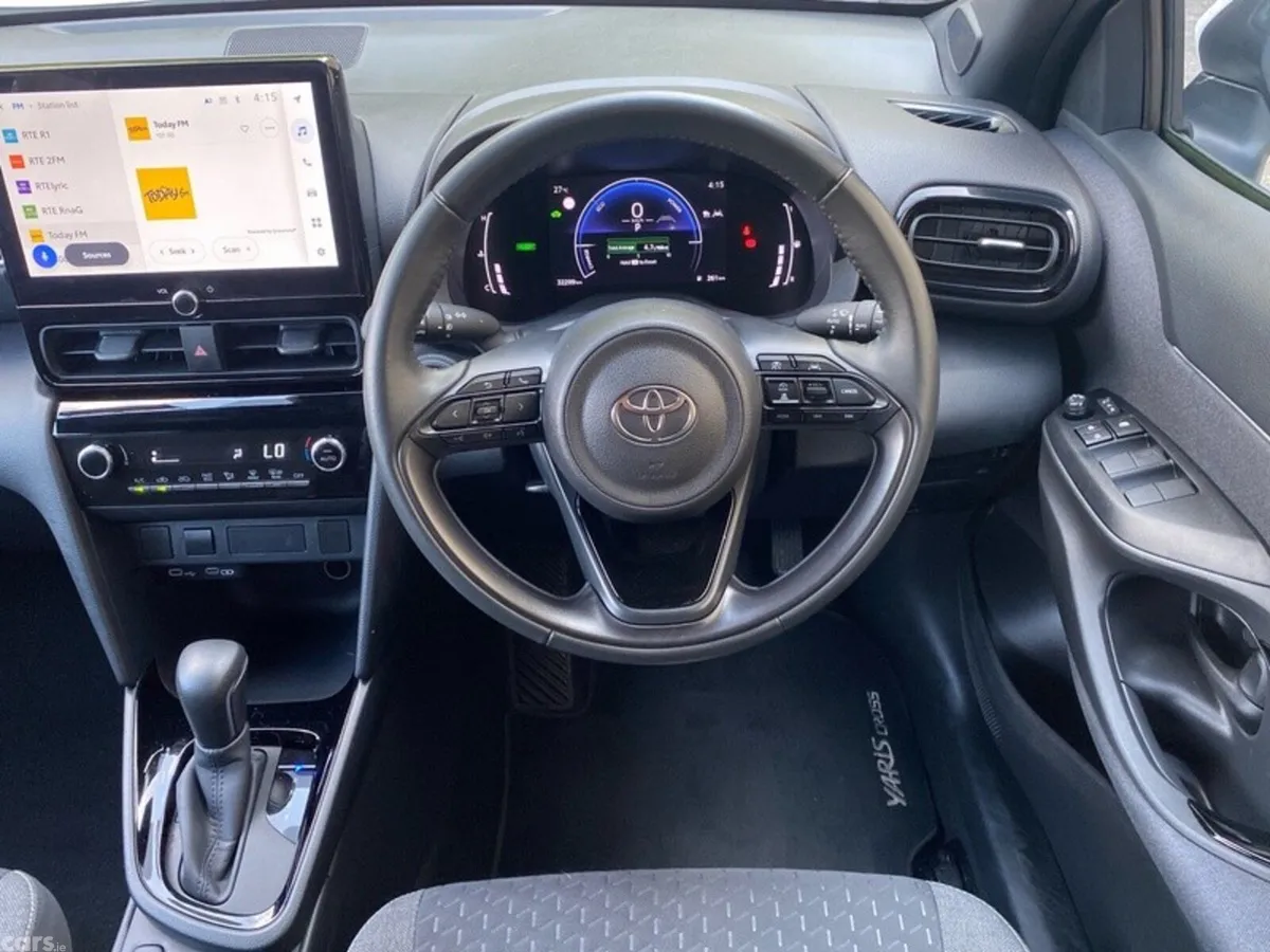 Toyota Yaris Cross Hatchback, Petrol Hybrid, 2024, White