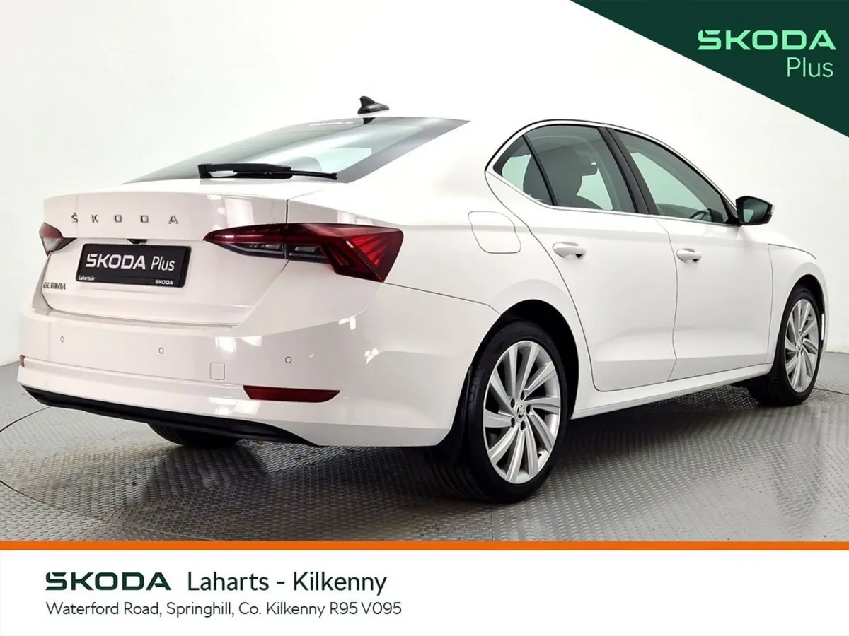 Skoda Octavia Saloon, Petrol, 2023, White