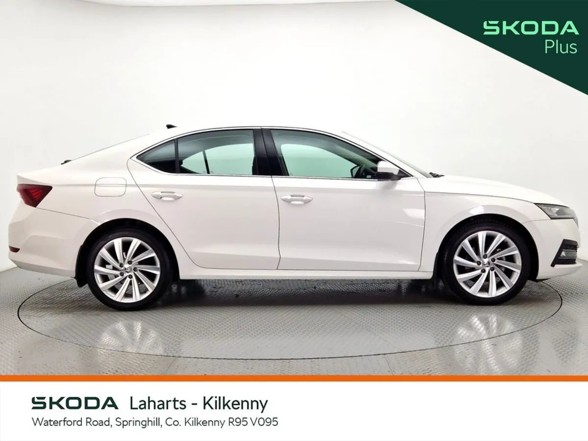 Skoda Octavia Saloon, Petrol, 2023, White