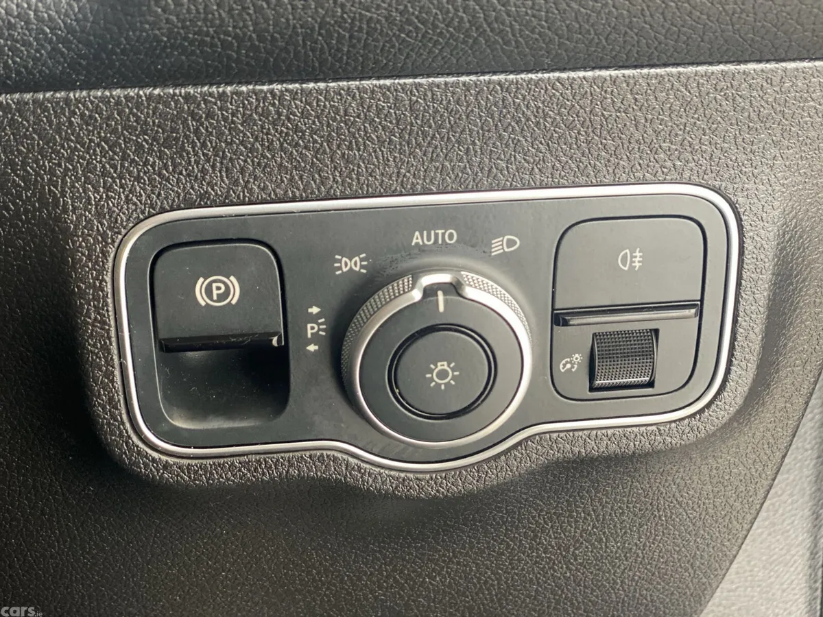 Mercedes-Benz GLB SUV, Petrol, 2023, Grey