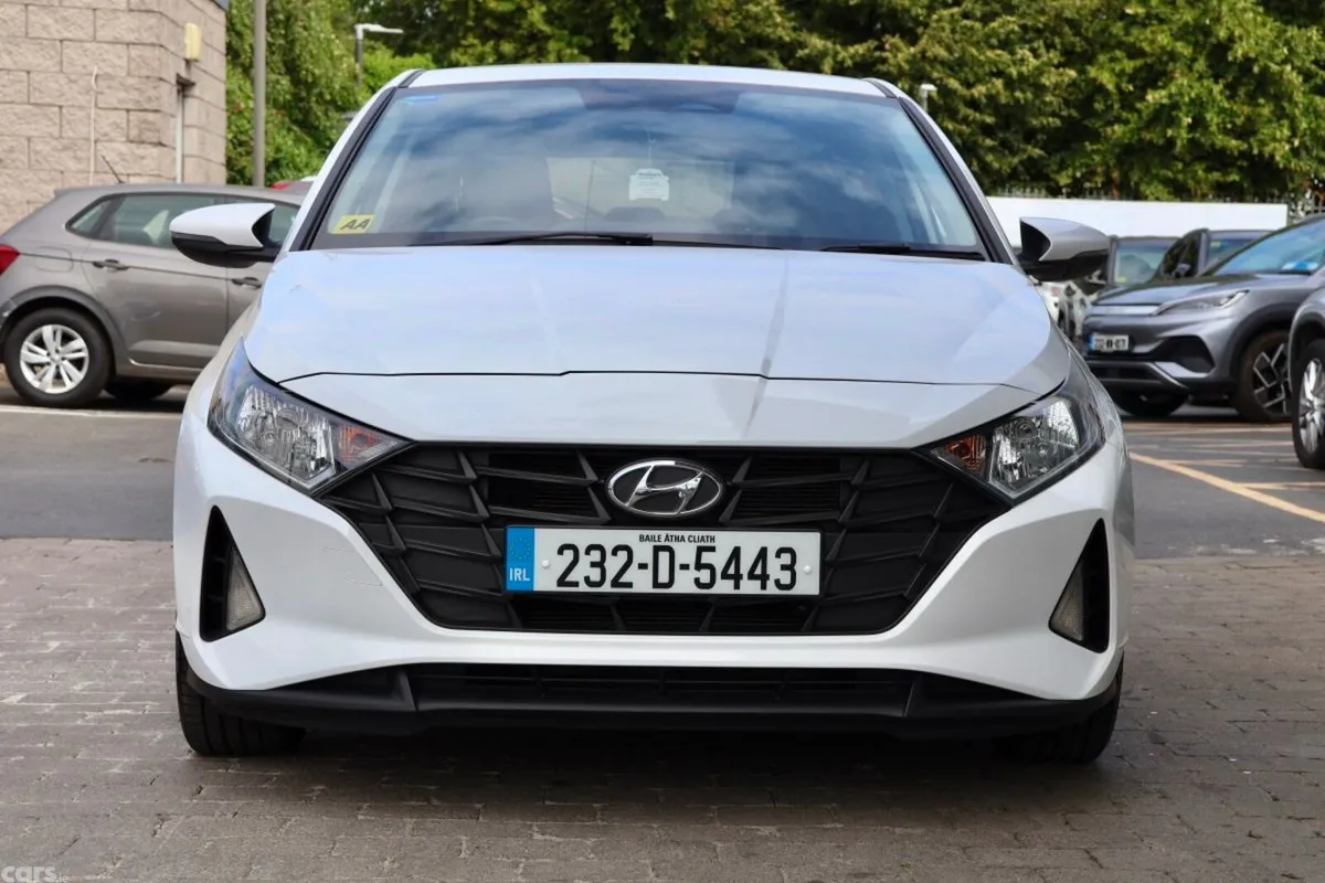 Hyundai i20 Hatchback, Petrol, 2023, White