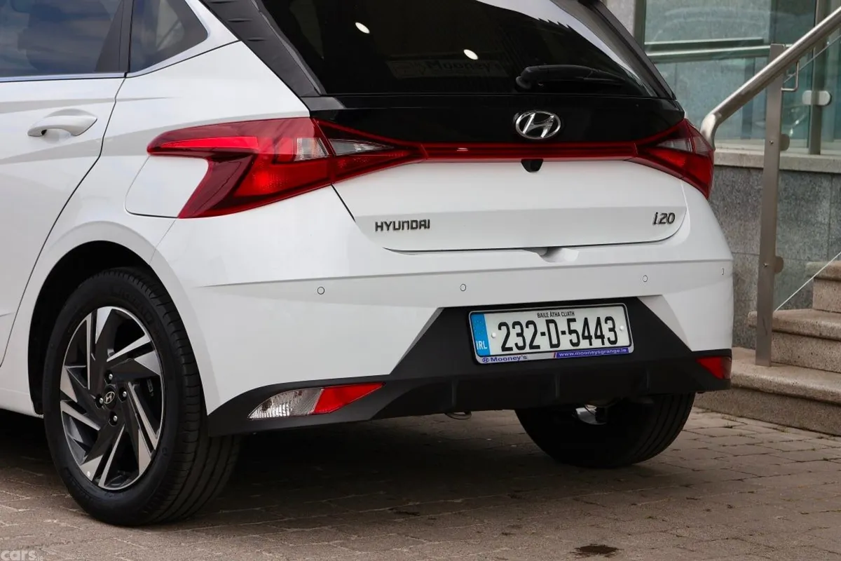 Hyundai i20 Hatchback, Petrol, 2023, White
