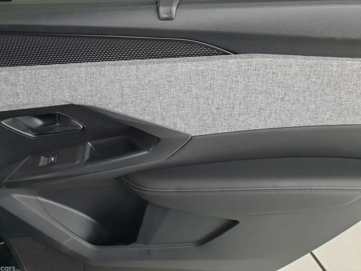 Peugeot 5008 SUV, Electric, 2025, Black