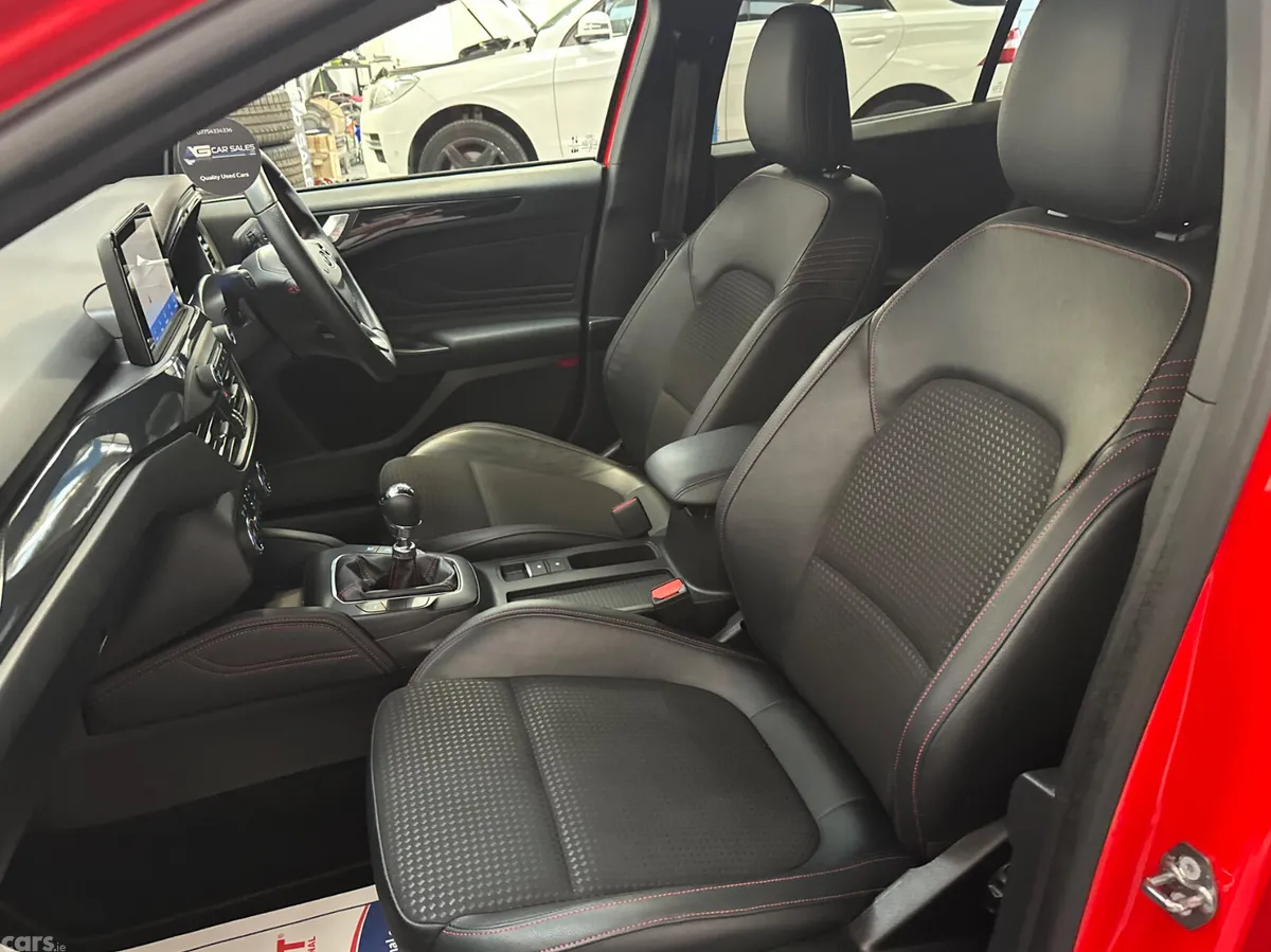 Ford Focus Hatchback, Petrol Hybrid, 2021, Red