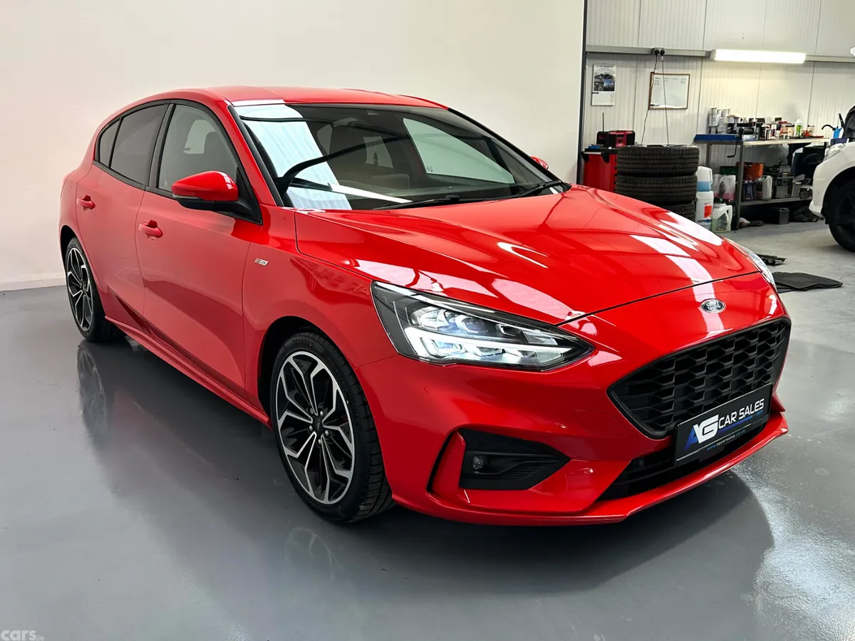 Ford Focus Hatchback, Petrol Hybrid, 2021, Red