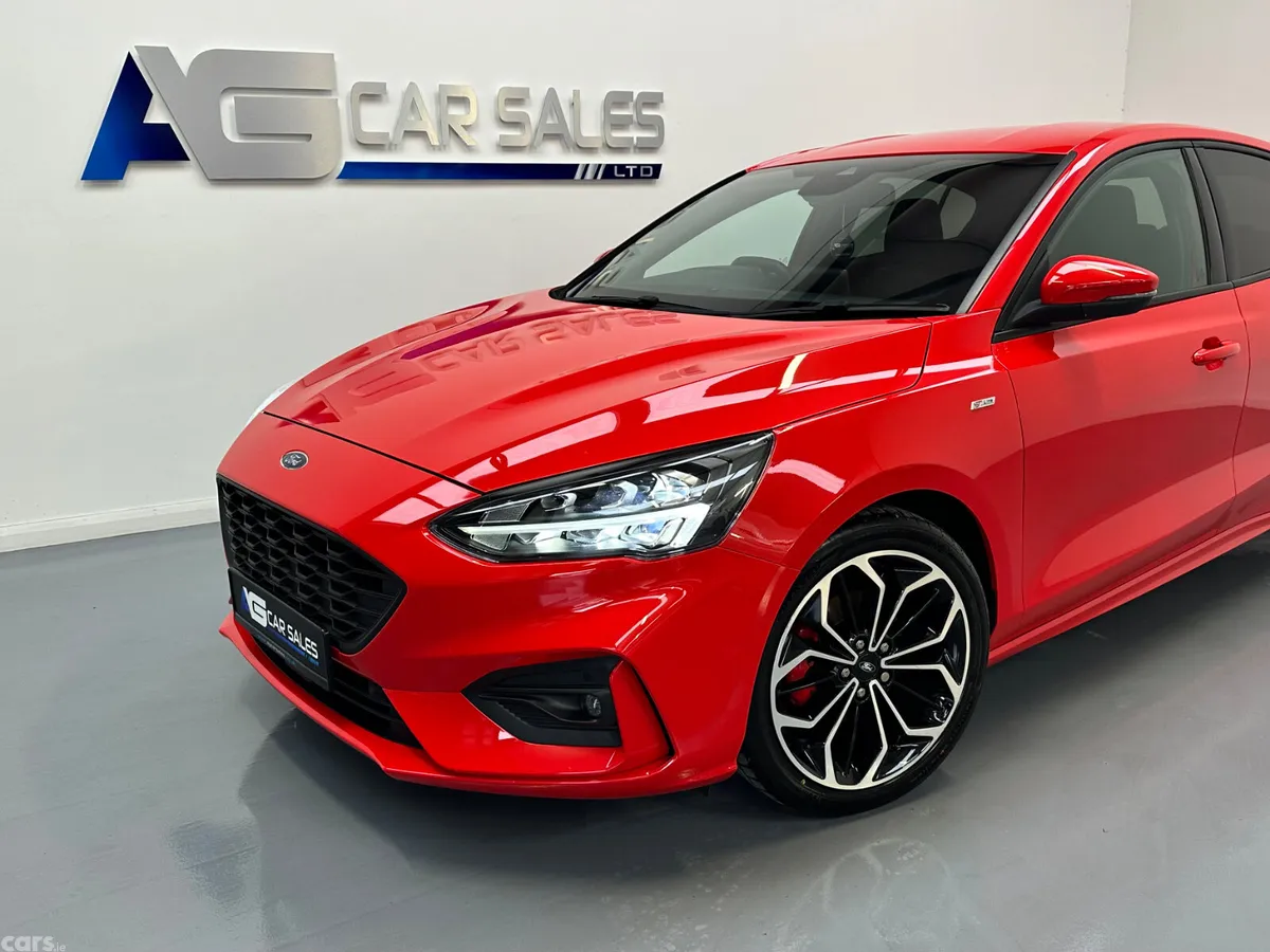 Ford Focus Hatchback, Petrol Hybrid, 2021, Red