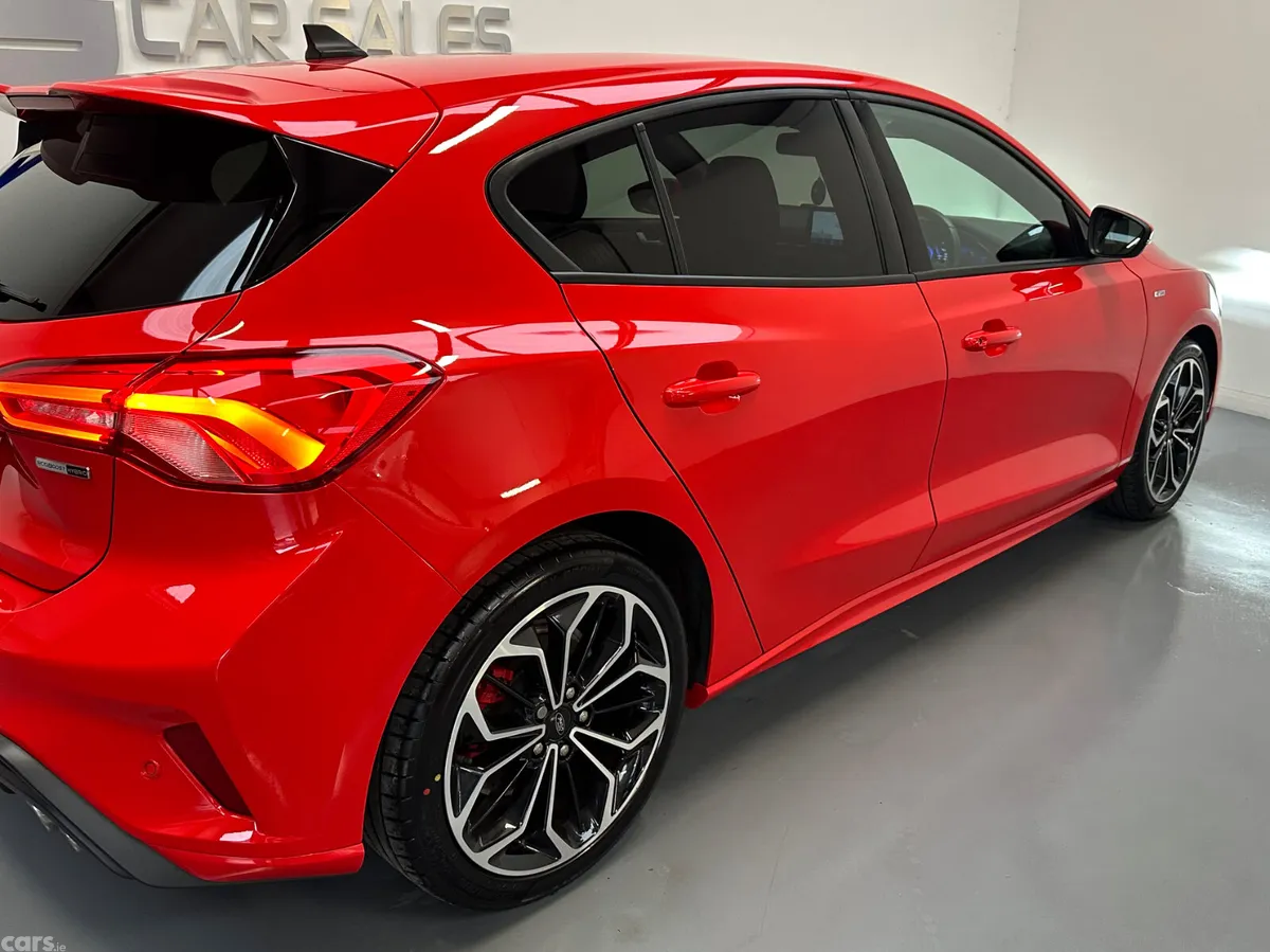 Ford Focus Hatchback, Petrol Hybrid, 2021, Red