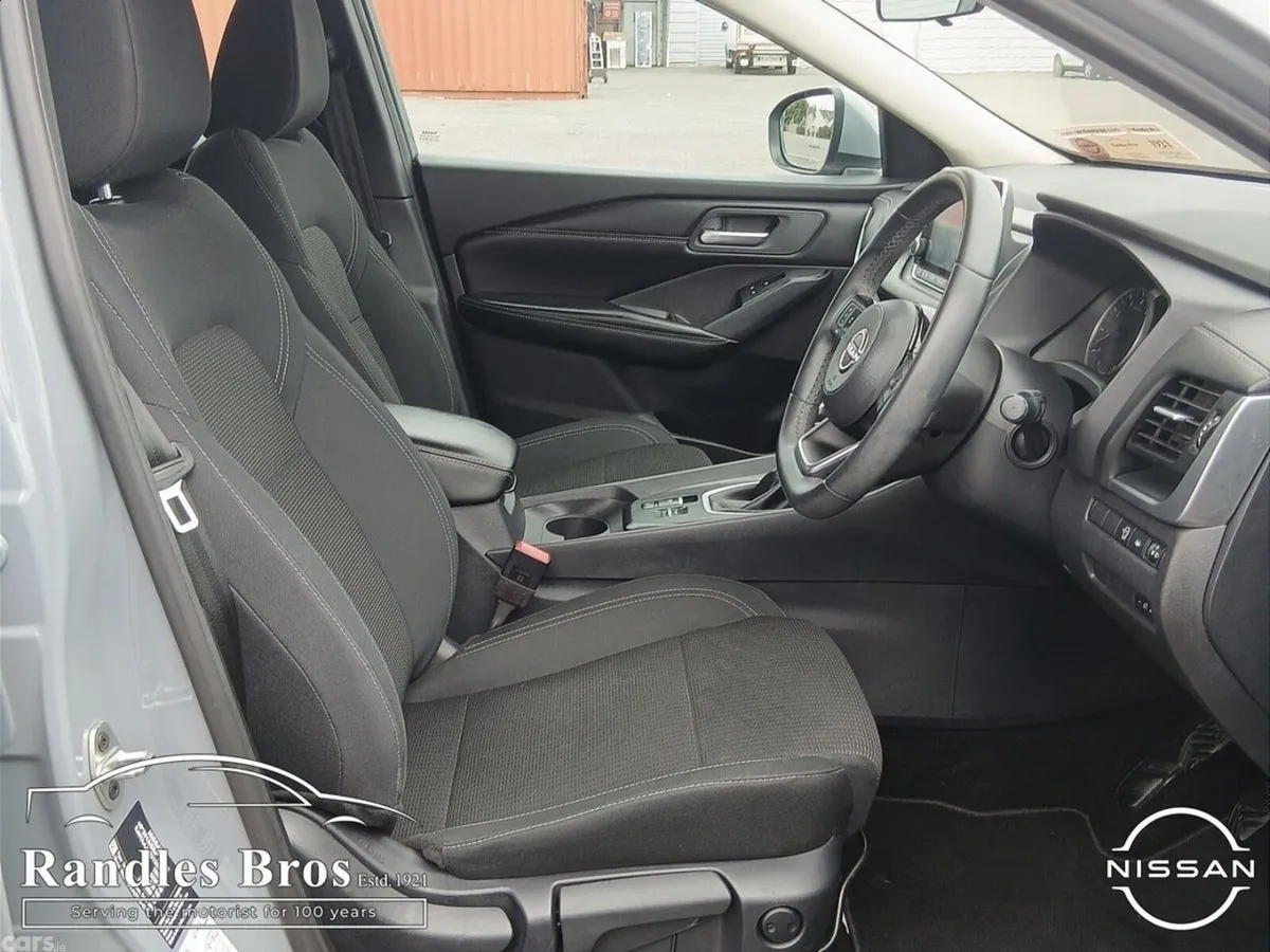 Nissan Qashqai MPV, Petrol, 2024, Grey