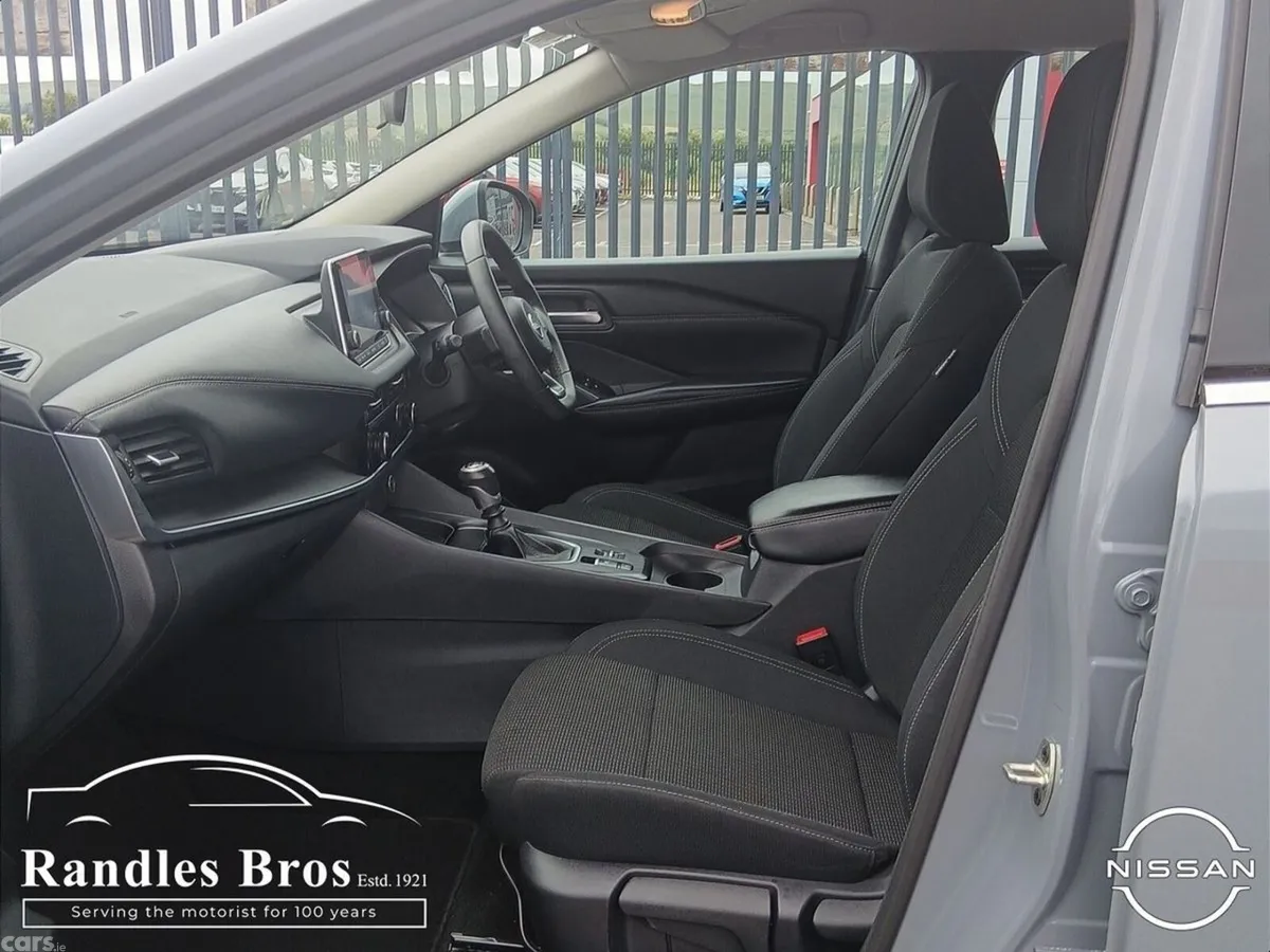 Nissan Qashqai MPV, Petrol, 2024, Grey