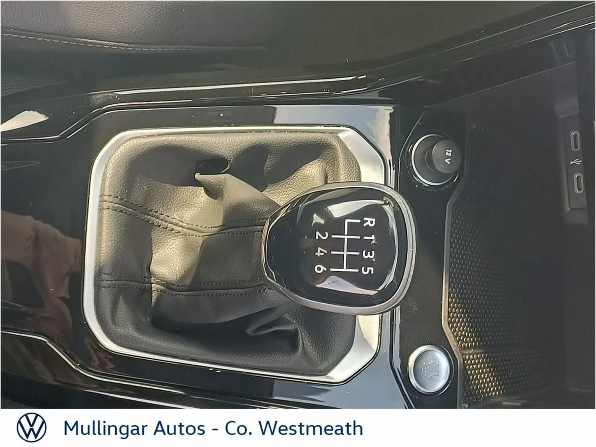 Volkswagen T-Roc SUV, Petrol, 2023, White