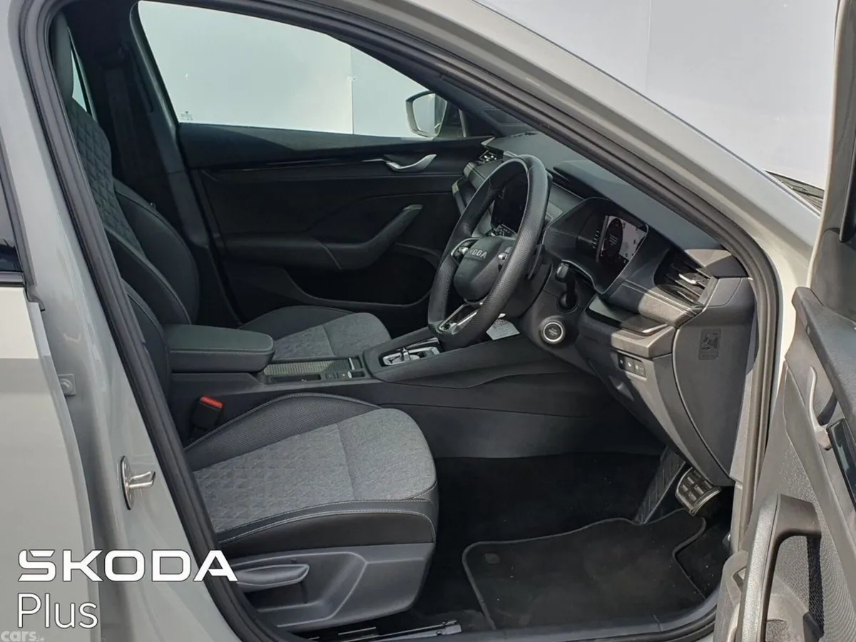 Skoda Octavia Saloon, Diesel, 2026, Grey