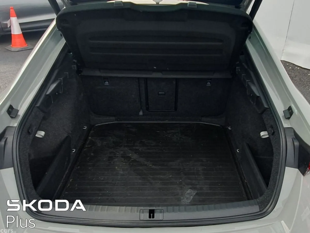 Skoda Octavia Saloon, Diesel, 2026, Grey