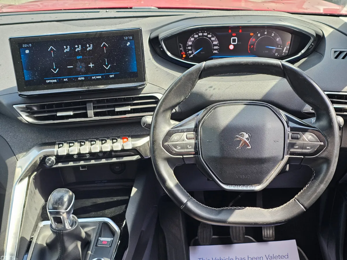 Peugeot 3008 MPV, Petrol, 2021, Red