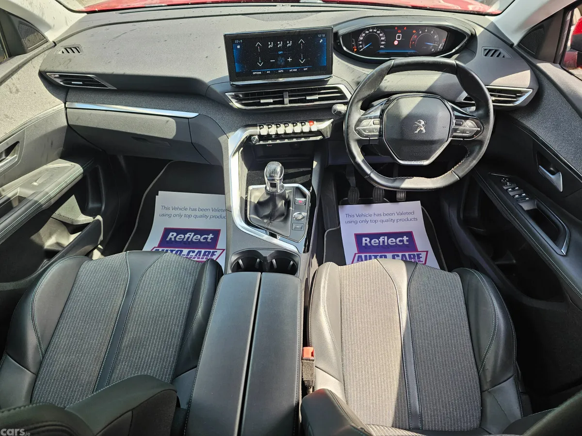 Peugeot 3008 MPV, Petrol, 2021, Red