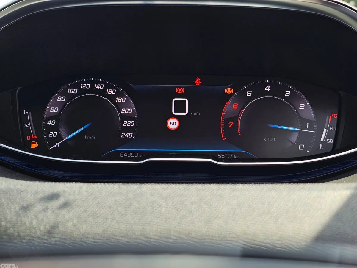 Peugeot 3008 MPV, Petrol, 2021, Red