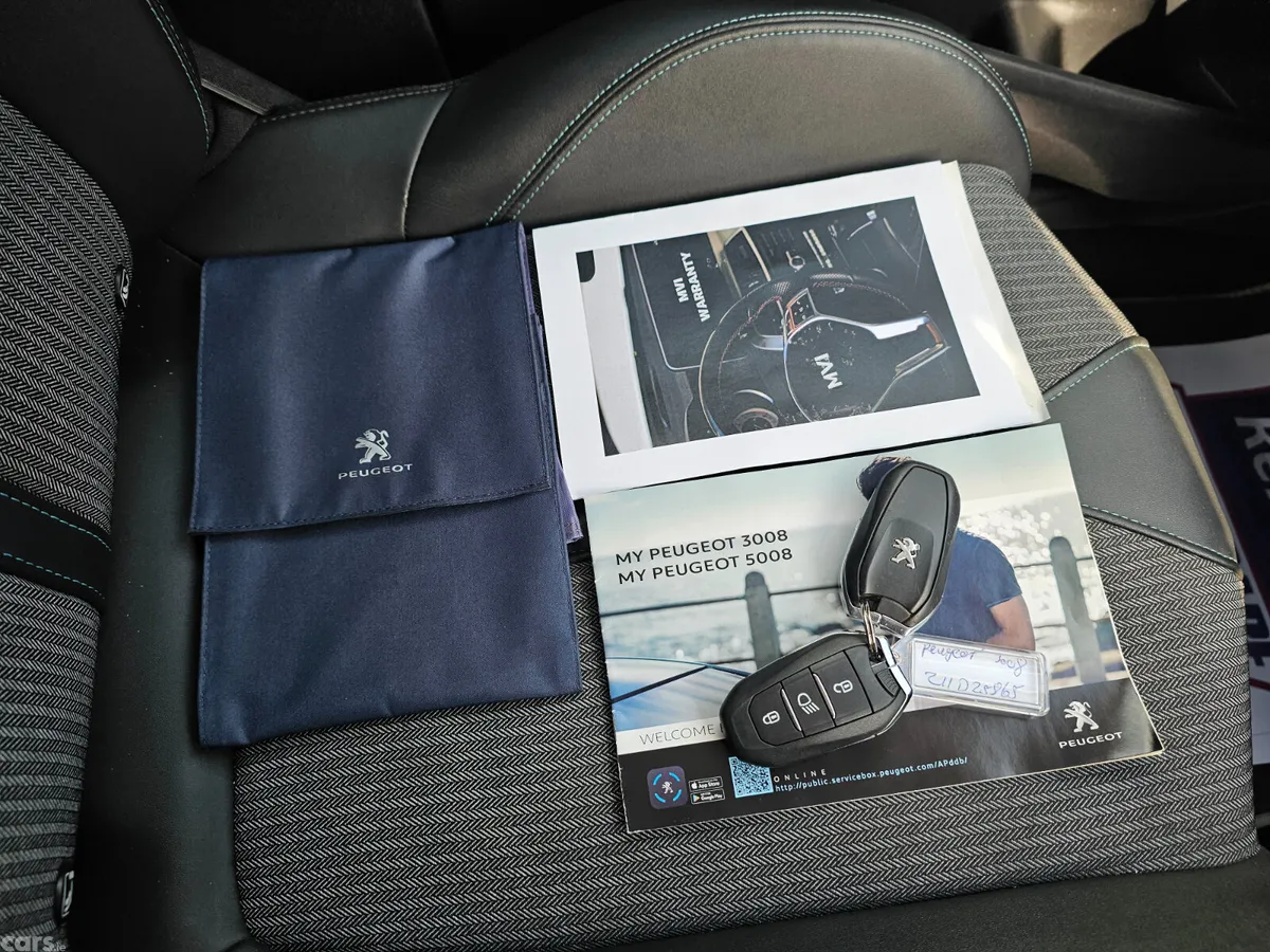 Peugeot 3008 MPV, Petrol, 2021, Red