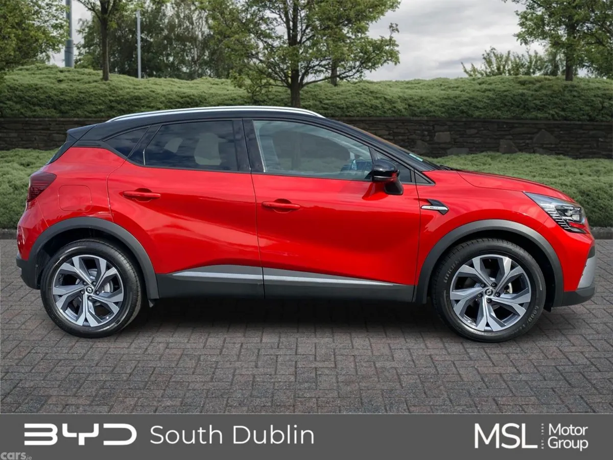 Renault Captur Hatchback, Petrol, 2023, Red