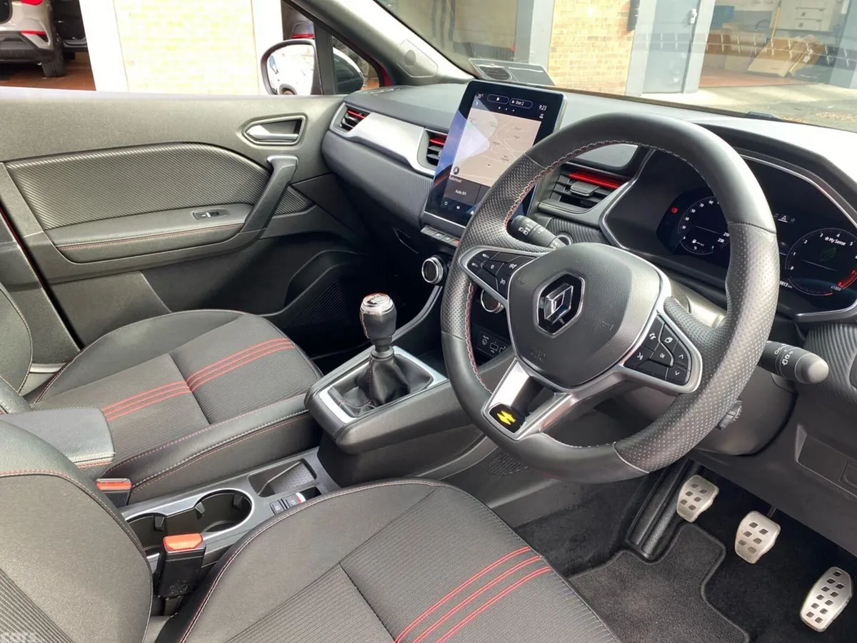 Renault Captur Hatchback, Petrol, 2023, Red