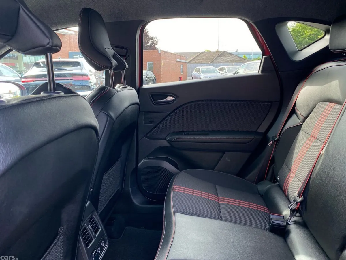 Renault Captur Hatchback, Petrol, 2023, Red
