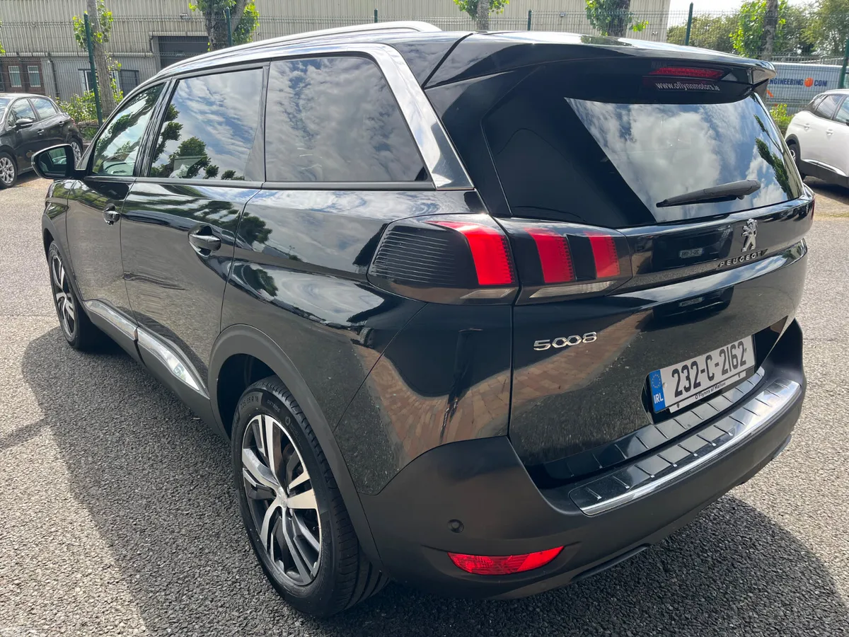 Peugeot 5008 MPV, Petrol, 2023, Black