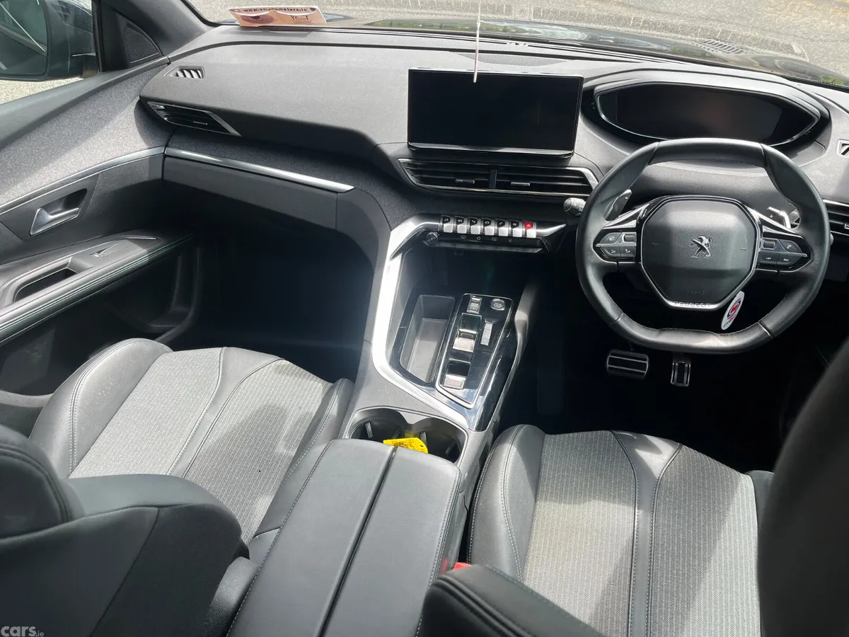 Peugeot 5008 MPV, Petrol, 2023, Black