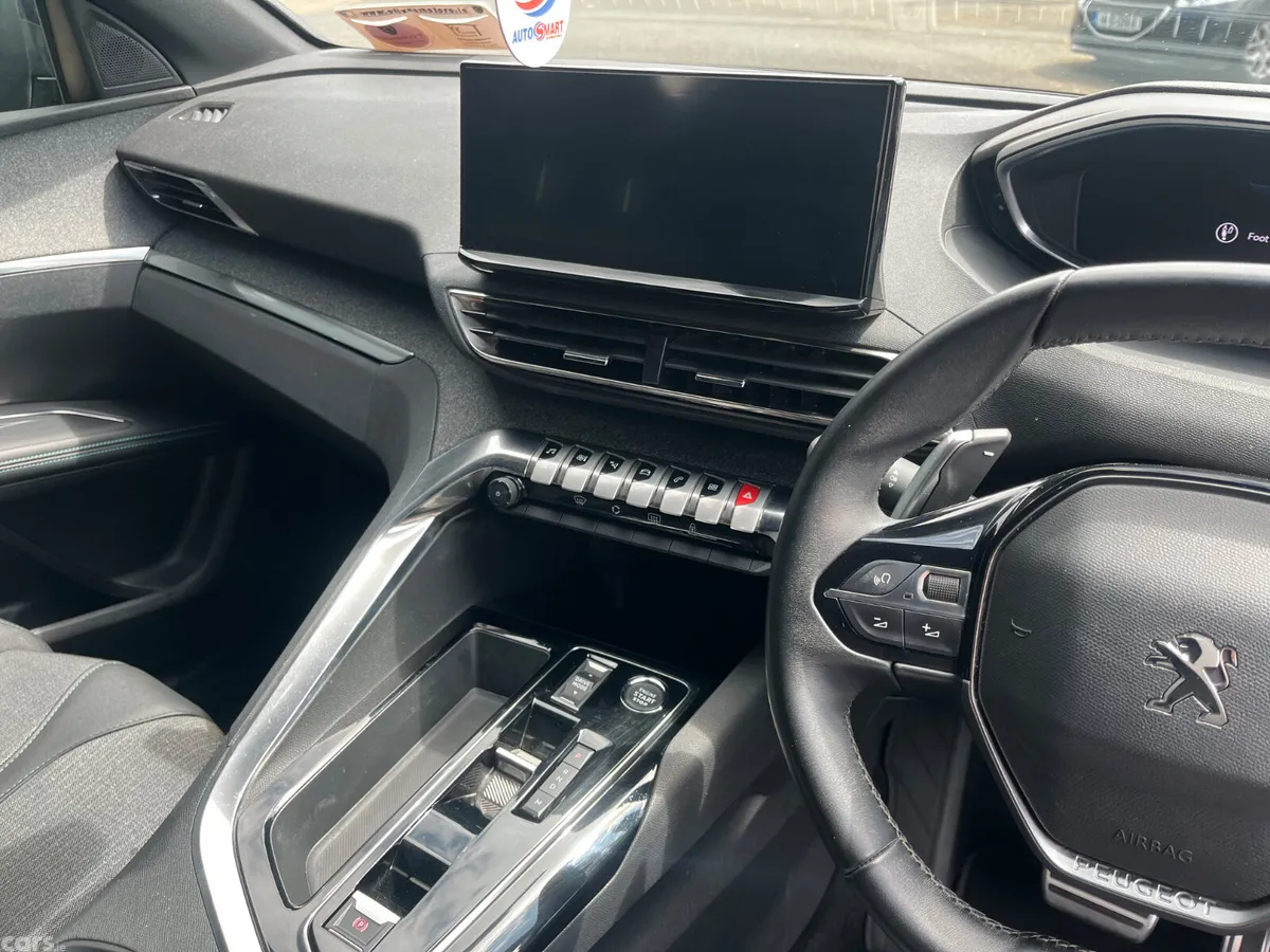 Peugeot 5008 MPV, Petrol, 2023, Black
