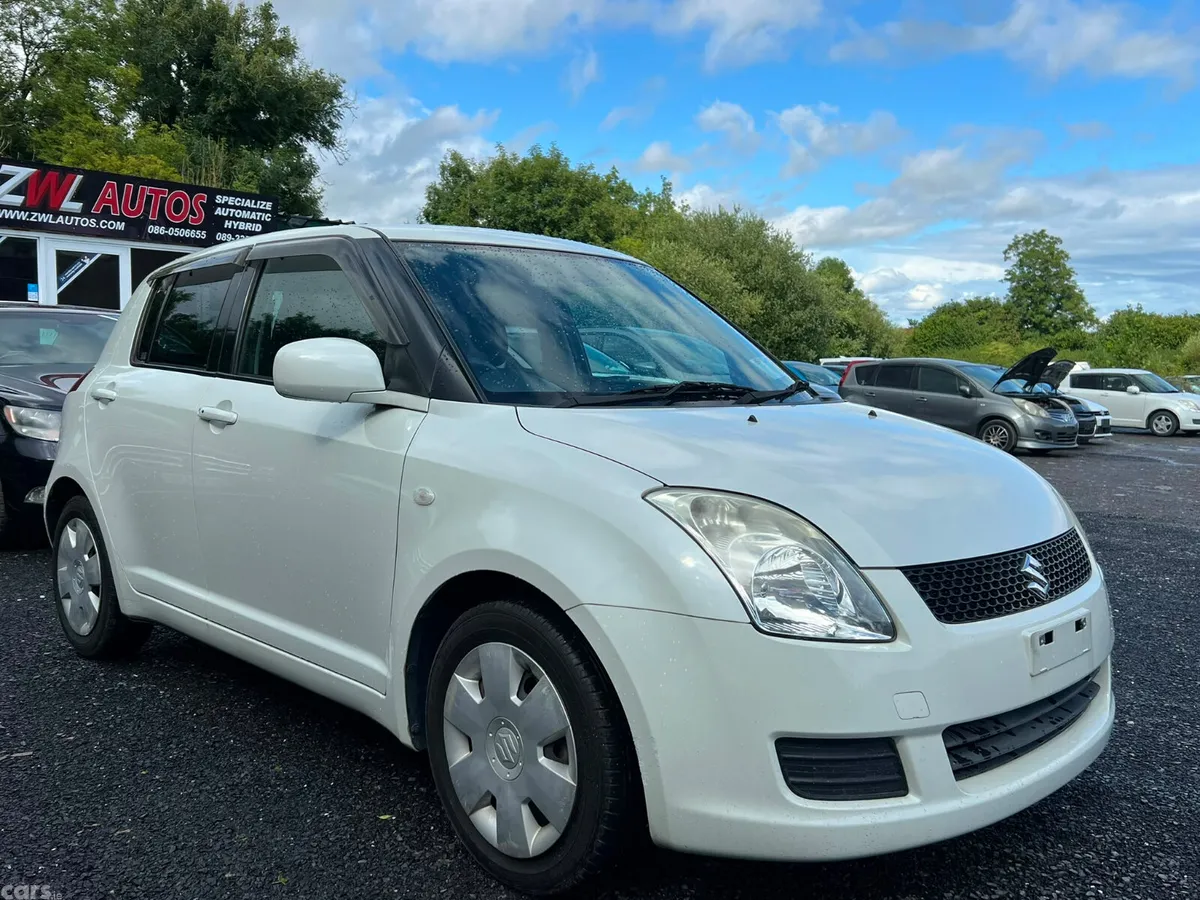 Suzuki Swift Hatchback, Petrol, 2010, White