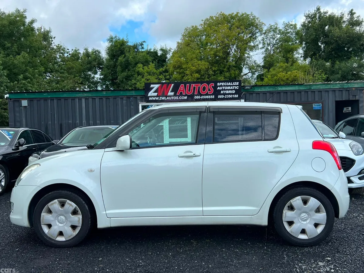 Suzuki Swift Hatchback, Petrol, 2010, White
