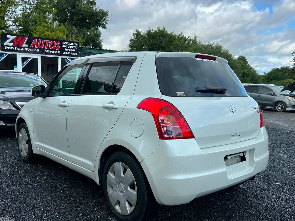 Suzuki Swift Hatchback, Petrol, 2010, White