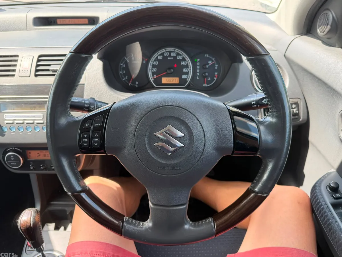 Suzuki Swift Hatchback, Petrol, 2010, White