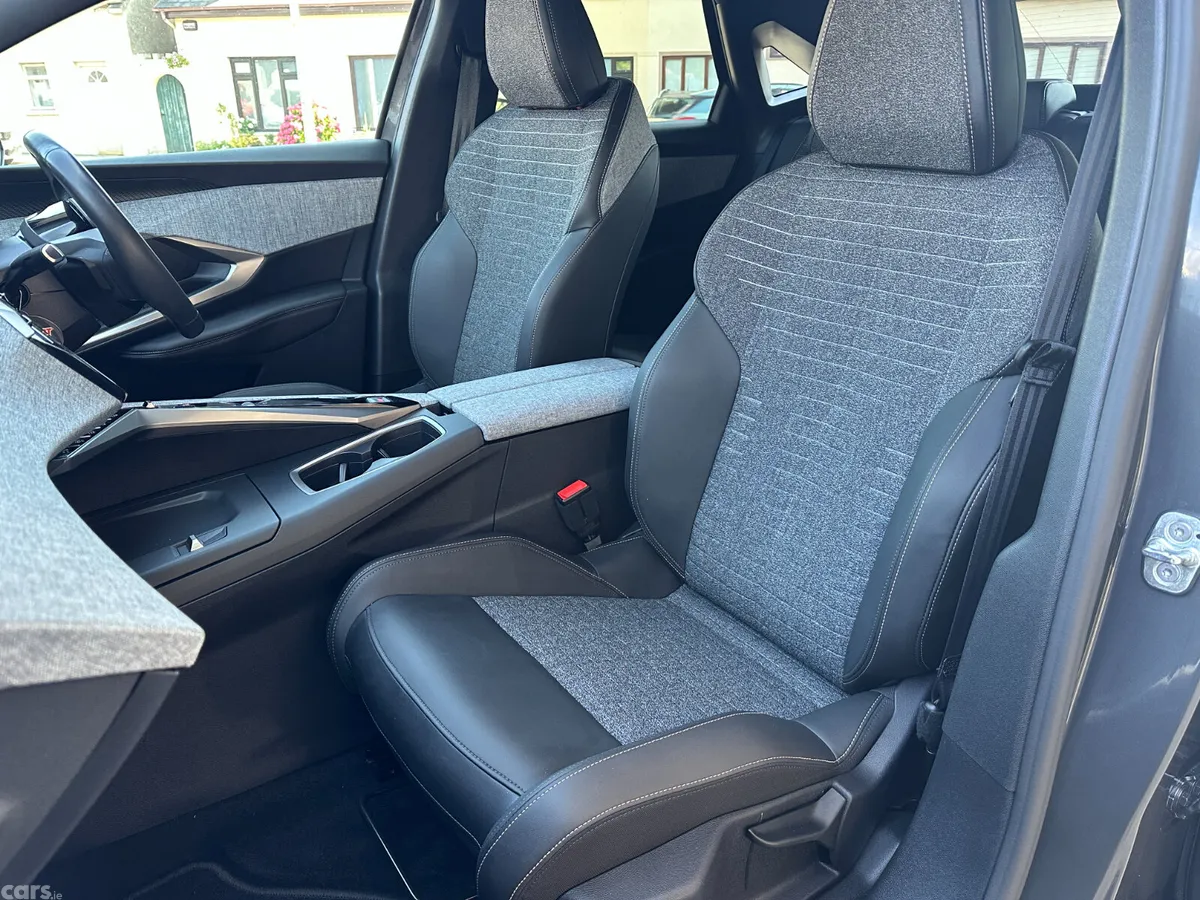 Peugeot 3008 MPV, Petrol, 2025, Grey