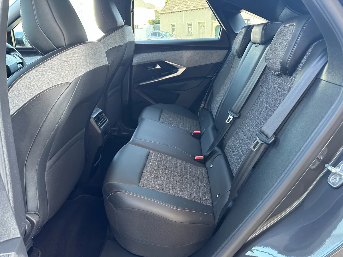Peugeot 3008 MPV, Petrol, 2025, Grey