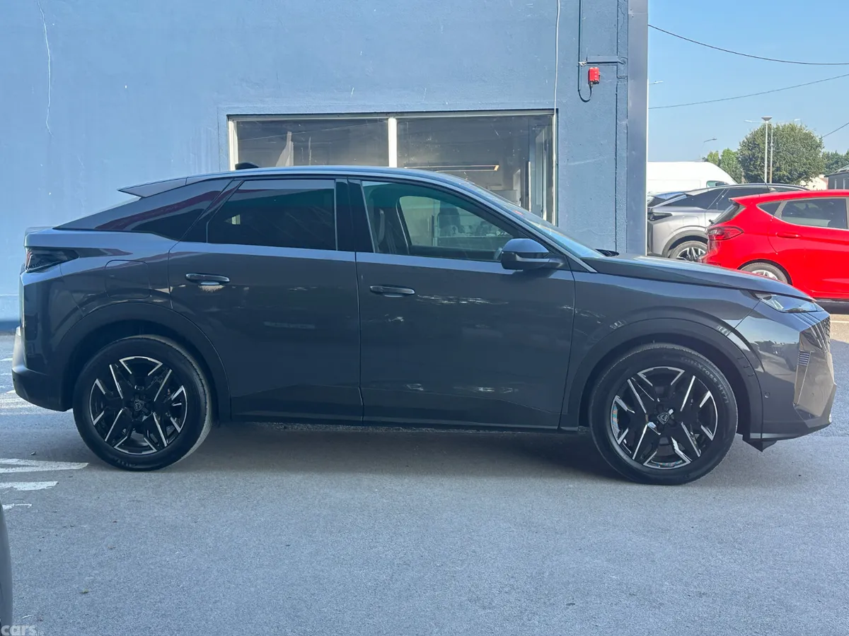 Peugeot 3008 MPV, Petrol, 2025, Grey