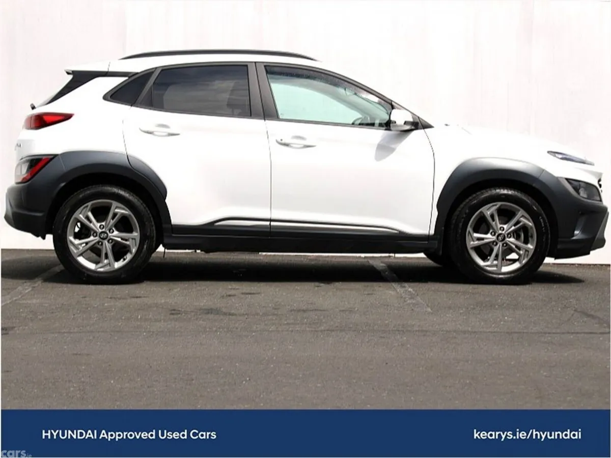 Hyundai KONA MPV, Petrol, 2023, White