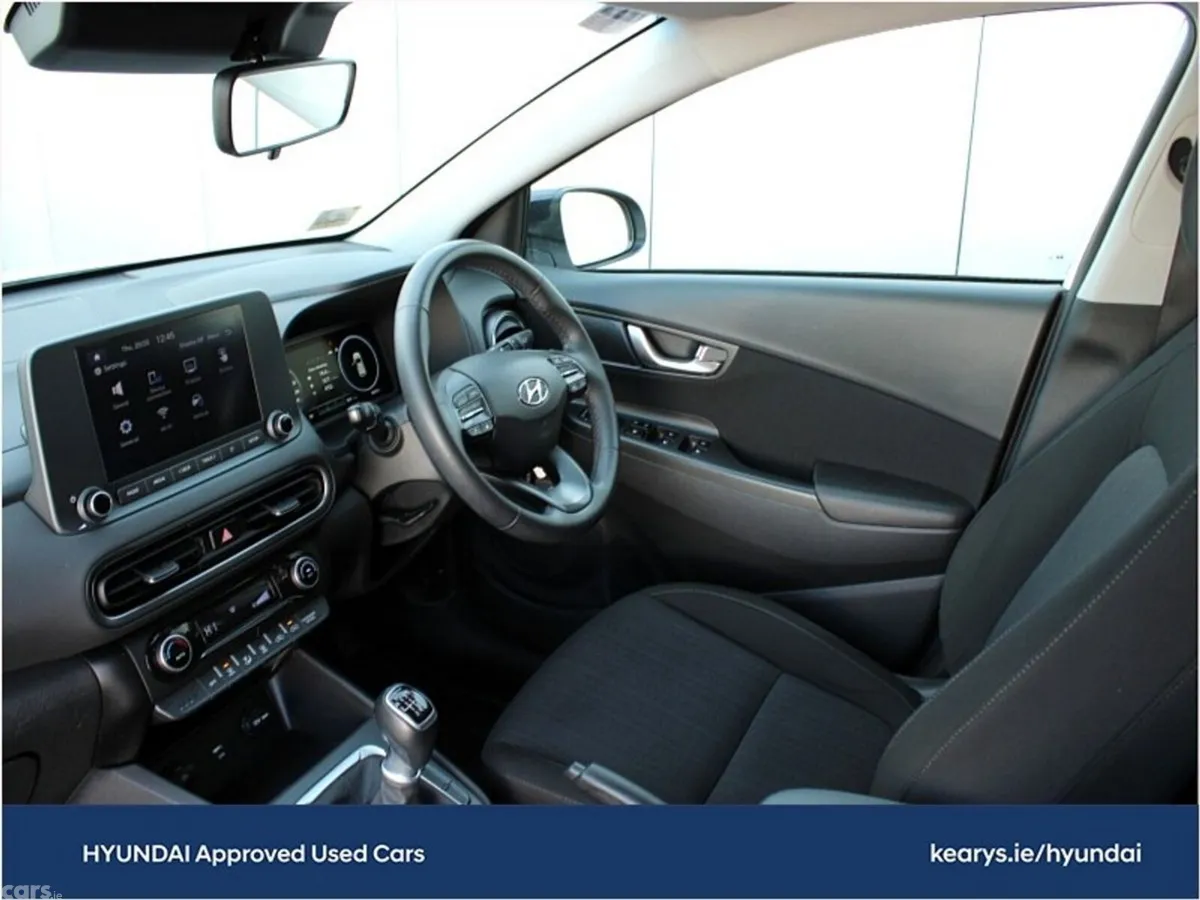 Hyundai KONA MPV, Petrol, 2023, White
